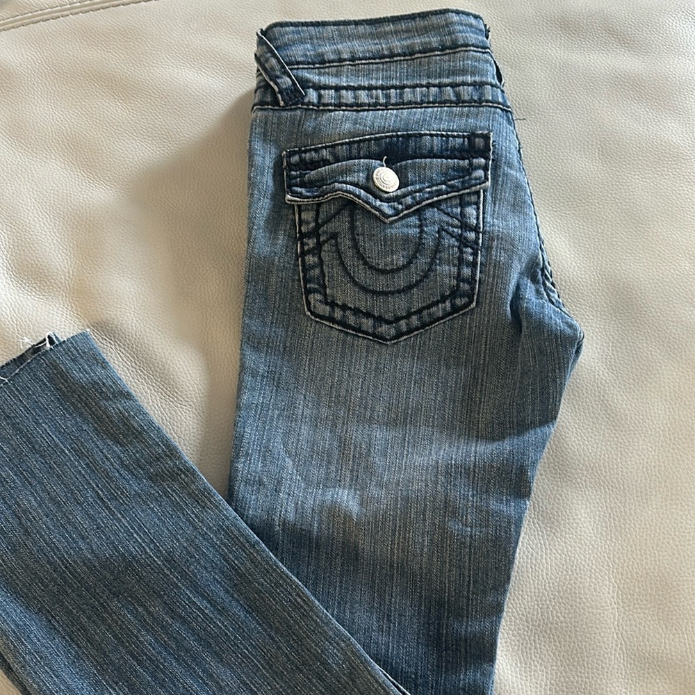 True Religion washed straight leg cut off jeans low waist size 26